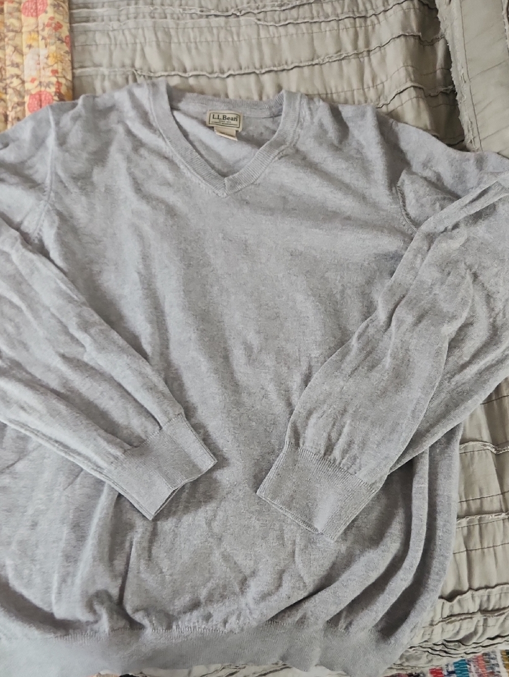 L.L. Bean Men's V-Neck Cotton-Cashmere Sweater in Light Gray